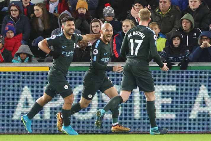 Sergio Agüero, David Silva og Kevin De Bruyne skoruðu mörk Manchester City gegn Swansea.