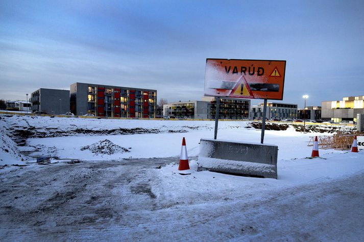 Félagsstofnun stúdenta er þegar byrjuð að byggja 244 íbúðir við Sæmundargötu í Vatnsmýri. 