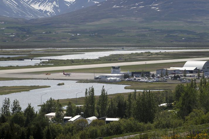 Gömlu brúna yfir Eyjafjörð má sjá á myndinni. Svæðið er notað í ýmiss konar útivist.