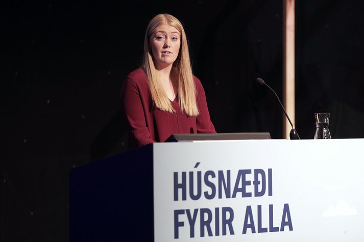 Steinunn Steinþórsdóttir í pontu á Húsnæðisþingi á Hilton Reykjavík Nordica í dag.