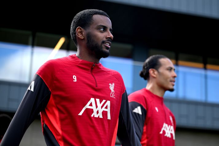 Alexander Isak og Virgil van Dijk sjást hér saman á æfngu á Skírdag.