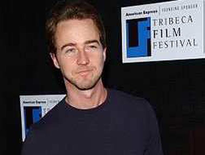 Edward Norton ætlar að gera mynd um Obama.