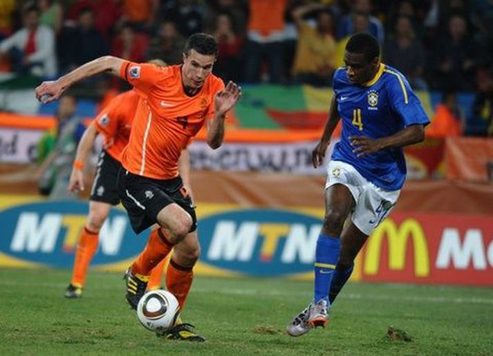 Van Persie í baráttunni.