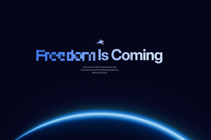 Þetta blasir við þeim sem heimsækja slóðina.