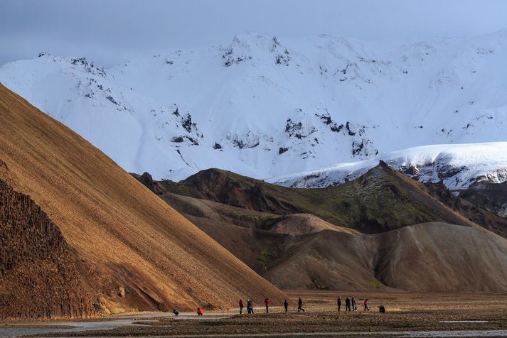 Ferðmenn á vappí í nágrenni Torfajökuls. Hann hefur nær tapað ákomusvæði sínu og verður líklega horfinn á næstu áratugum, að mati Odds Sigurðssonar, jarðfræðings.