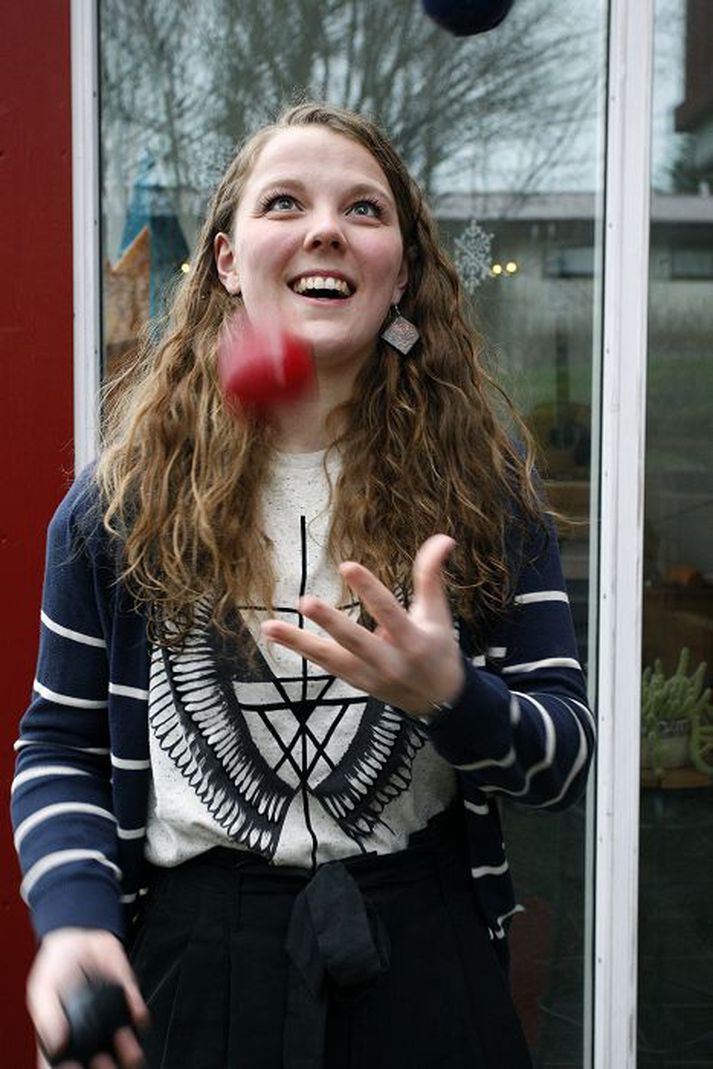 Eyrún Ævarsdóttir fékk inngöngu í sirkusnám við Codart-skólann í Rotterdam. Eyrún hefur verið meðlimur í Sirkus Íslands í þrjú ár.