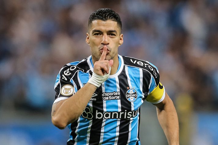 Luis Suarez fagnar marki með Gremio á móti Vasco Da Gama.