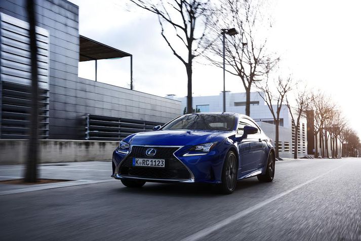 Lexus RC300h.