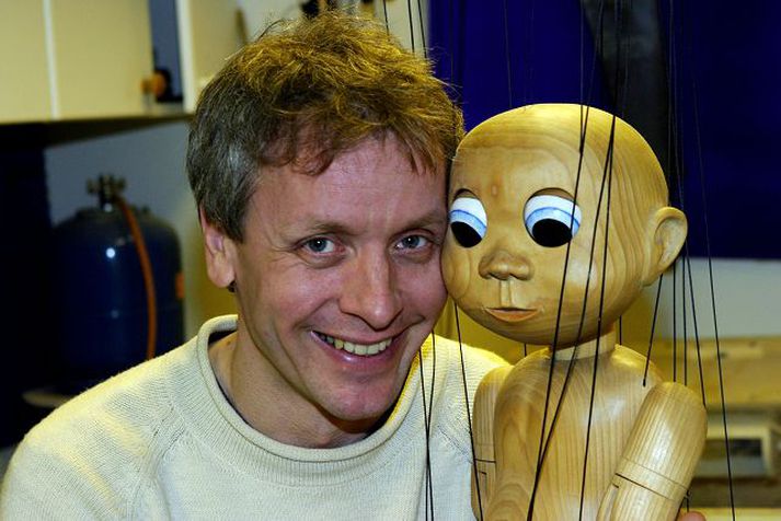 Bernd Ogrodnik leikbrúðumeistari er í samræðum við höfund bókanna um Einar Áskel um að gera brúður fyrir hana eftir bókunum.