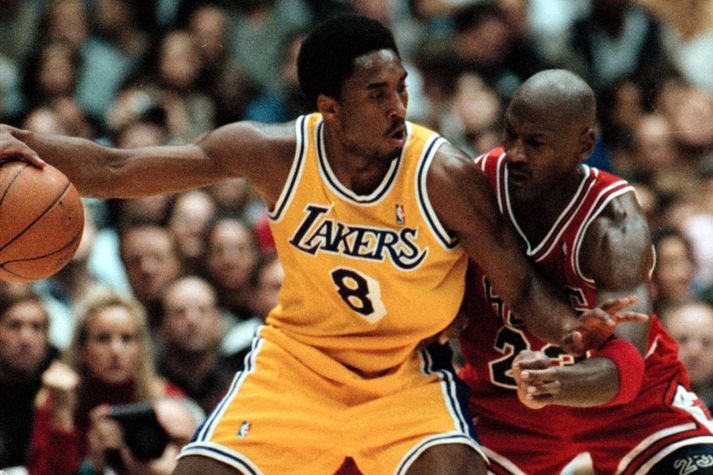 Kobe Bryant í treyju númer átta í leik á móti Michael Jordan.