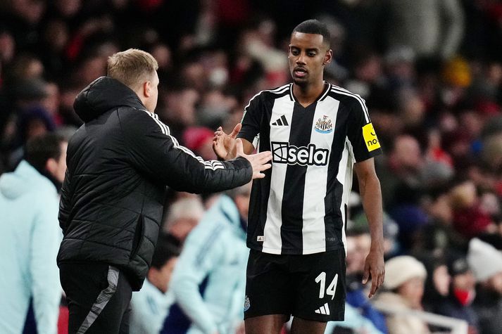 Óvíst er hvað framtíðin ber í skauti sér hjá sænska framherjanum Alexander Isak sem vill fara frá enska úrvalsdeildarfélaginu Newcastle United. Liverpool hefur áhuga á kappanum sem verður ekki í leikmannahópi Newcastle á morgun í fyrstu umferð ensku deildarinnar gegn Aston Villa.