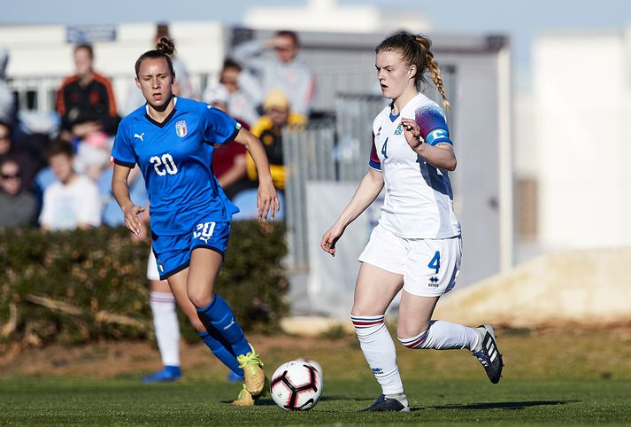 Guðný Árnadóttir í vináttuleik gegn Ítalíu í mars 2019. Hún spilaði allan leikinn í mikilvægum sigri Napoli.