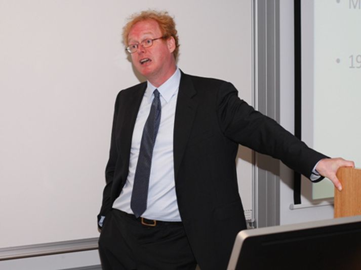 Jón Daníelsson hefur undanfarin ár starfað sem prófessor við London School of Economics.