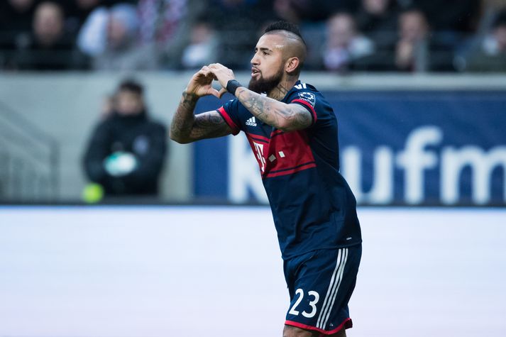 Arturo Vidal skoraði eina mark leiksins í Frankfurt.