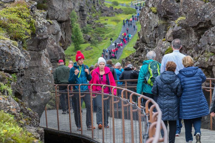 Ferðamenn á Þingvöllum.