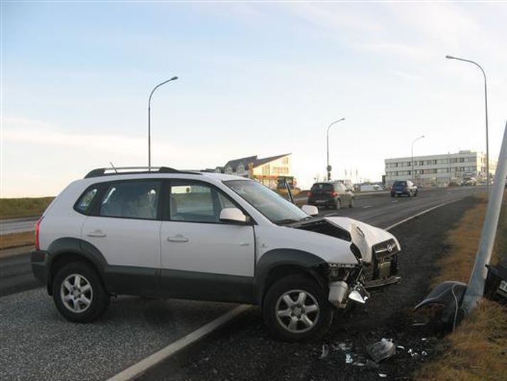 Lögreglan óskar eftir vitni að umferðaróhappi sem varð á Gullinbrú á fjórða tímanum í gær.