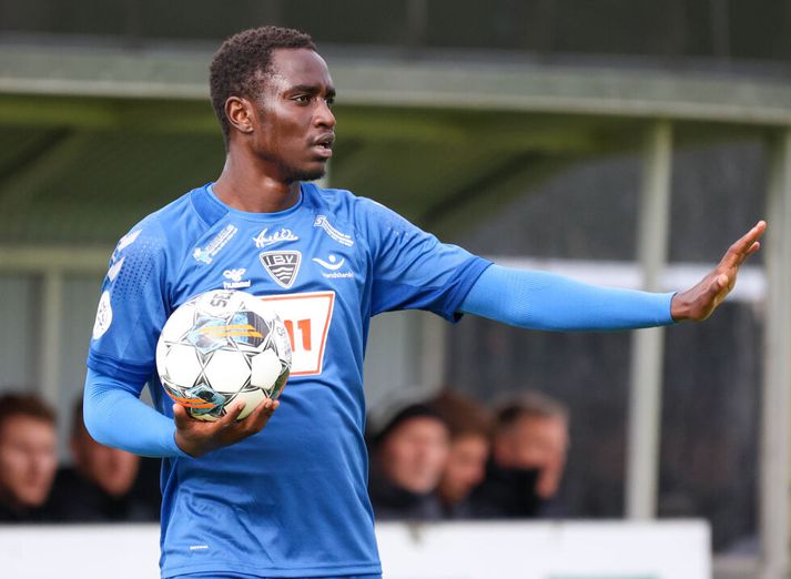 Elvis Bwomono spilar með Aberdeen í Skotlandi út tímabilið.