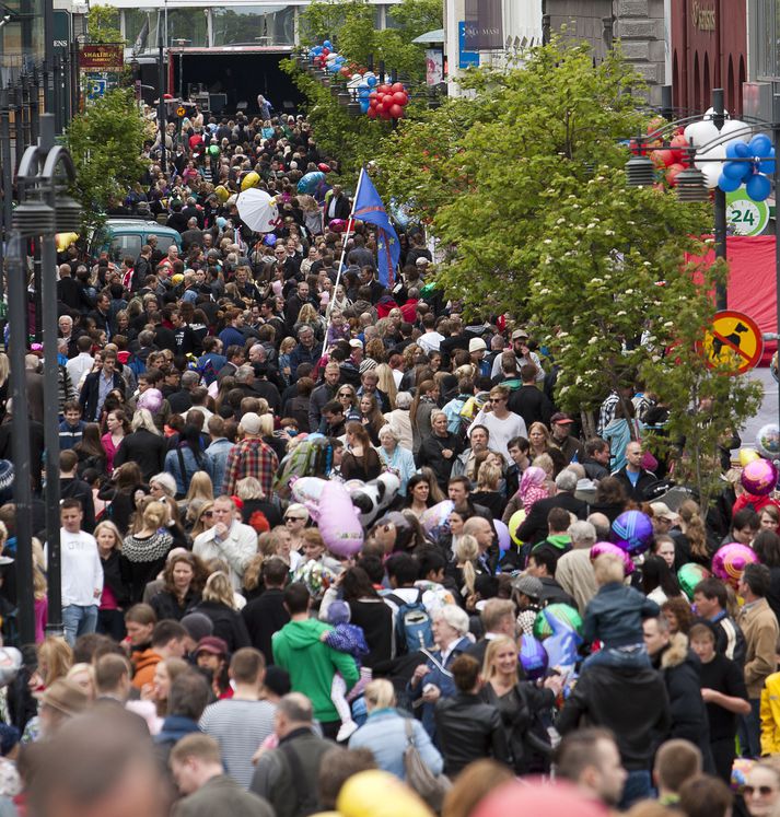 12.586 einstaklingar búa á heimilum sem þiggja fjárhagsaðstoð frá Sveitarfélögum.
