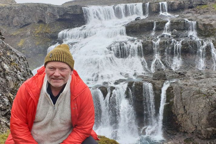 Við fossinn Rjúkanda upp af Ófeigsfirði á Ströndum.