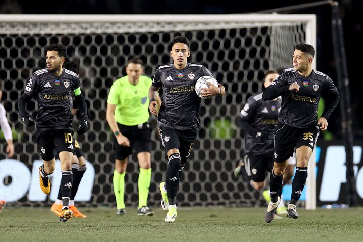Camilo Duran skoraði tvö fyrstu mörk Qarabag í leiknum og fagnar hér öðru þeirra. 