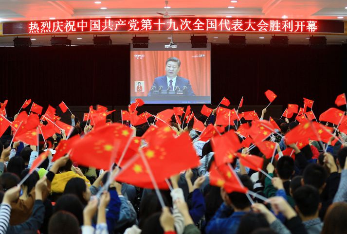 Xi Jinping er afar vinsæll á meðal flokksmanna og líklegt þykir að hann haldi völdum lengi. Nordicphotos/AFP