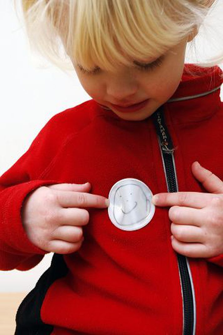 Átakið undirstrikar mikilvægi þess að vegfarendur séu vel sýnilegir í umferðinni til að forðast slysin. fréttablaðið/stefán