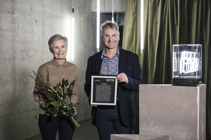 Studio Granda hlaut Hönnunarverðlaun Íslands 2020 fyrir verkefnið Drangar sem hlotið hefur verðskuldaða athygli. Arkitektarnir Margrét Harðardóttir og Steve Christer tóku við verðlaununum.