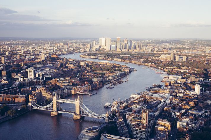 Frá London. Ekki er tekið fram hvar í Englandi hin smituðu eru höfð í einangrun.