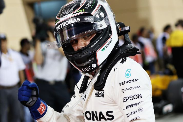 Valtteri Bottas fagnar eftir að hafa náð sínum fyrsta ráspól.