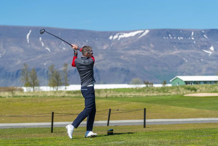 Björn Víglundsson á teig á Korpu. Björn hefur gefið það út að hann muni ekki gefa kost á sér til áframhaldandi setu sem formaður GR. Klúbburinn mun því kjósa sér nýjan formann eftir um það bil mánuð.