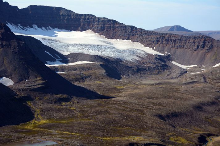 Aukin vetrarúrkoma virðist hafa gert rýrnun jökla vegna hlýnunar minni en ella hefði orðið. Hér sést Kerlingajökull í Klaufabrekknadal.