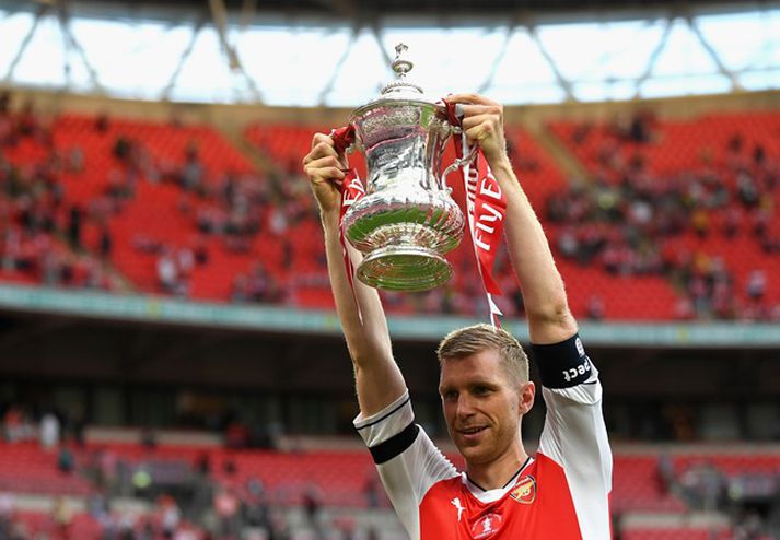 Mertesacker hefur þrisvar sinnum orðið enskur bikarmeistari með Arsenal.