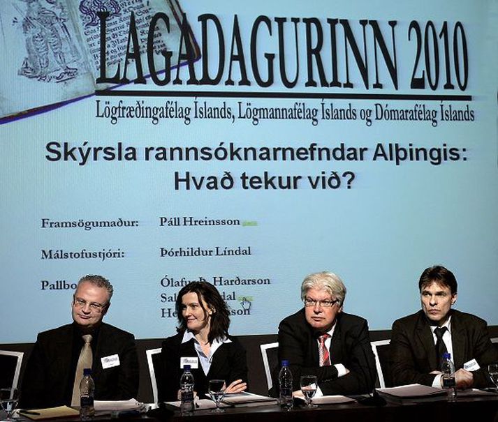 Páll Hreinson, Salvör Nordal, Ólafur Þ. Harðarson og Helgi I. Jónsson héldu erindi og sátu fyrir svörum í gær á málstofu um eftirmál hrunsins.Fréttablaðið/GVA