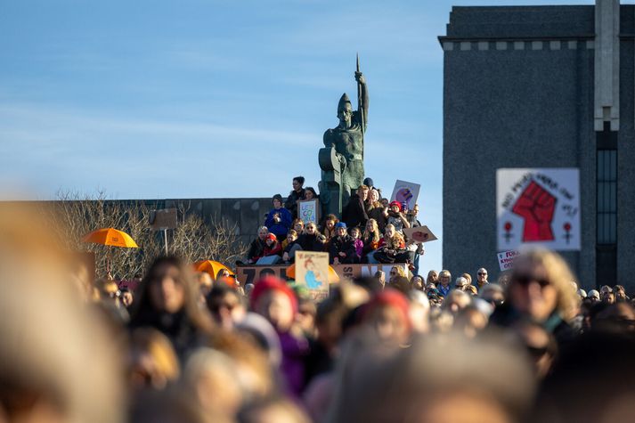 Fjölmenni mætti á Arnarhól í kvennaverkfalli árið 2023.