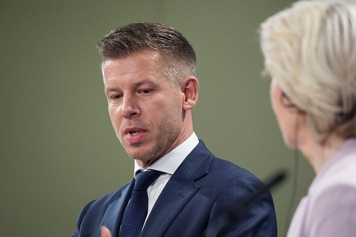 Peter Magyar, nýr forsætisráðherra Ungverjalands, á blaðamannafundi ásamt forseta framkvæmdastjórnar ESB, Úrsúlu von der Leyen.