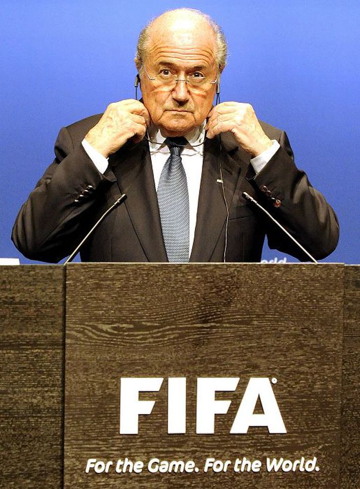 Sepp Blatter þótti ólíkur sjálfum sér við setningu FIFA-þingsins í gær. Blatter lætur sér sjaldan bregða þótt fjölmiðlamenn þjarmi að honum en æsti sig í gær.Fréttablaðið/AP