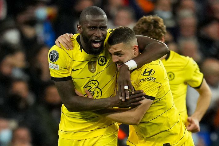 Antonio Rudiger fagnar með Mateo Kovacic í leik Chelsea á móti Real Madrid á Santiago Bernabeu sem verður heimavöllur Þjóðverjans næstu árin.