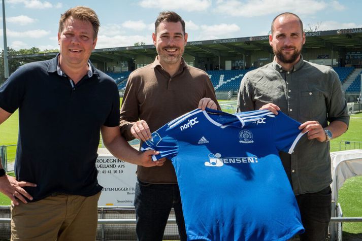 Freyr Alexandersson glaðbeittur með treyju Lyngby.