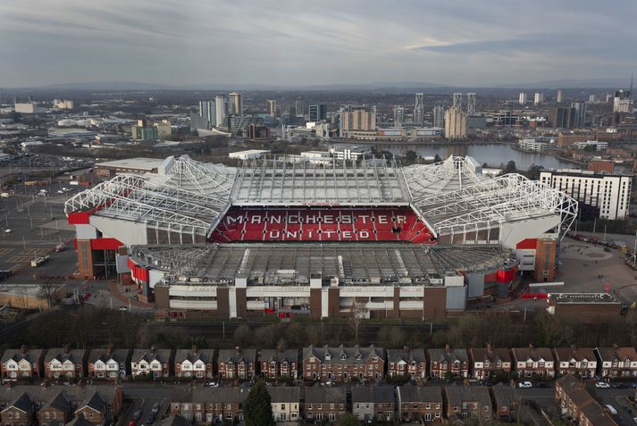 Fjárfestar hafa frest þar til klukkan tíu á föstudagsmorgun til að skila inn tilboðum í Manchester United.