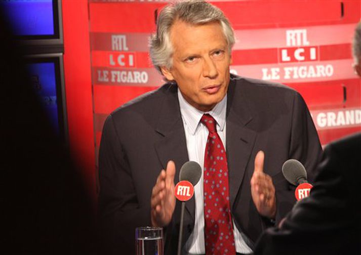 Dominique de Villepin, forsætisráðherra Frakklands, svara spurningum um reykingarbannið á frönsku útvarpsstöðinni RTL í dag.