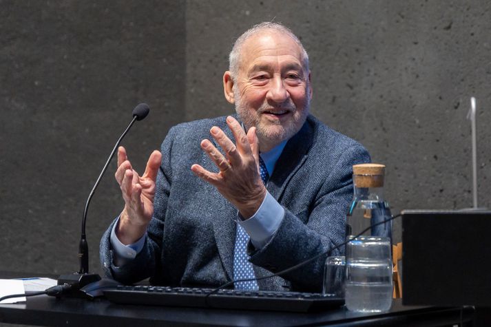 Nóbelsverðlaunahafinn Joseph Stiglitz í Veröld - húsi Vigdísar í dag. 