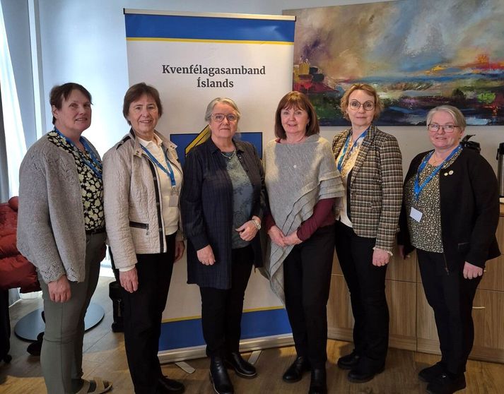 Stjórn Kvenfélagasambands Íslands (KÍ), frá vinstri: Magdalena K. Jónsdóttir, gjaldkeri. Dagmar Elín Sigurðardóttir, forseti. Hildur Traustadóttir, nýkjörin ritari. Ragna Guðmundsdóttir, nýkjörin í varastjórn. Eva Björk Harðardóttir, varaforseti og Rósa Marinósdóttir, meðstjórnandi. Á myndina vantar Helgu Guðmundsdóttur, varastjórnarkonu.