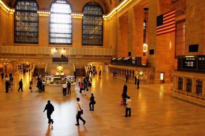 Grand Central lestarstöðin í New York er staðsett á 42. stræti og Park Avenue.