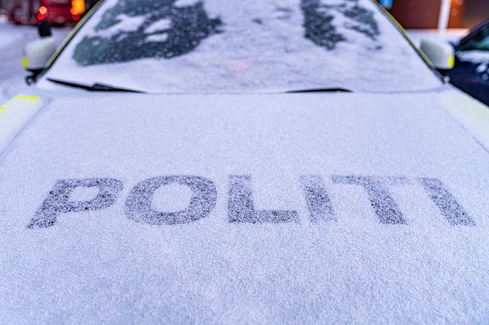 Lögregla í Troms kveðst nú vinna að því að bera kennsl á fóstrið, en krufning hefur þegar farið fram.