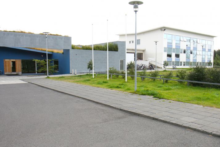 Greiðlega gekk að slökkva eldinn og svo tók klukkustund að reykræsta og ganga frá.