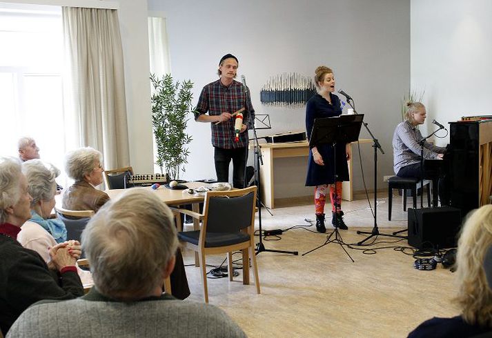 Tónleikaröðin hófst 1. júní og verður tríóið á ferð og flugi við að skemmta öldruðum allan júnímánuð. 