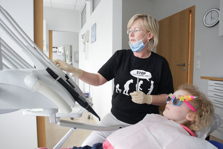 Tannlækningar þriggja ára barna og barna á aldrinum 12-14 ára eru nú gjaldfrjálsar. 
