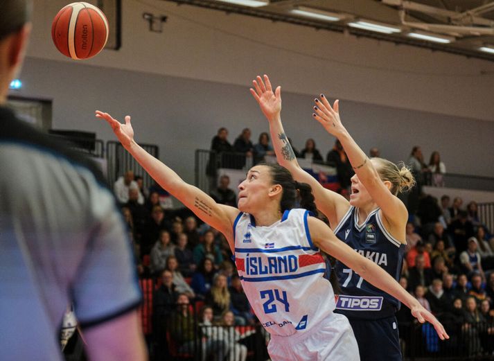 Danielle Rodriguez í leik með íslenska kvennalandsliðinu á Ásvöllum í undankeppni EM.