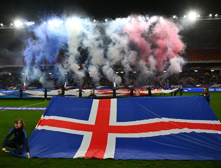 Það vantar ekki starfsfólkið hjá langstærsta sérsambandinu í íslenskum íþróttum. Myndin tengist fréttinni ekki beint en hún er tekin fyrir landsleik hjá Íslandi.