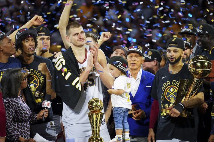 Nikola Jokic hefur svarað öllum efasemdaröddum og Denver Nuggets er NBA-meistari í fyrsta sinn.